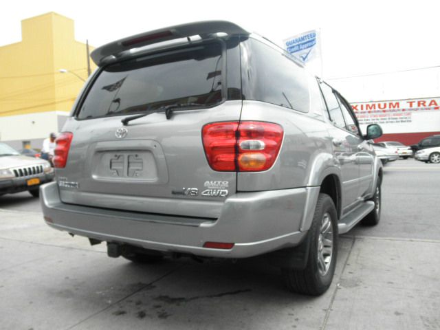 Toyota Sequoia 2004 photo 4