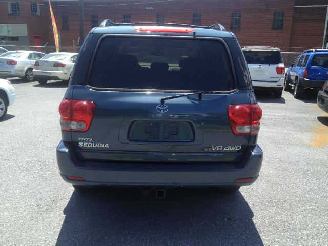 Toyota Sequoia 2005 photo 2