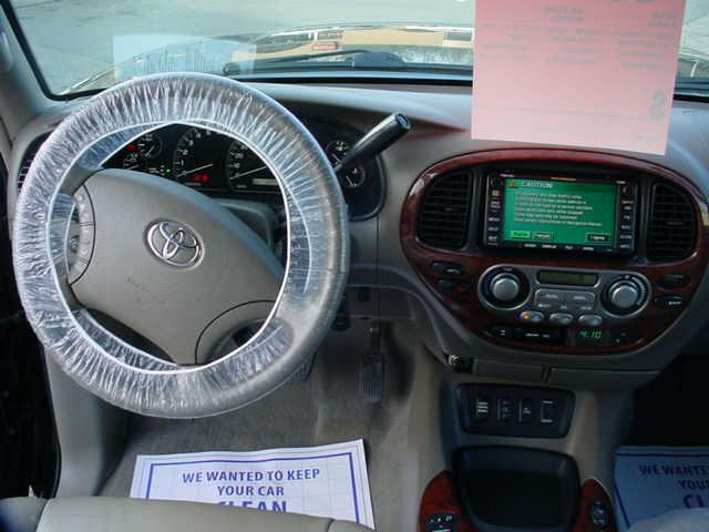 Toyota Sequoia 2005 photo 2