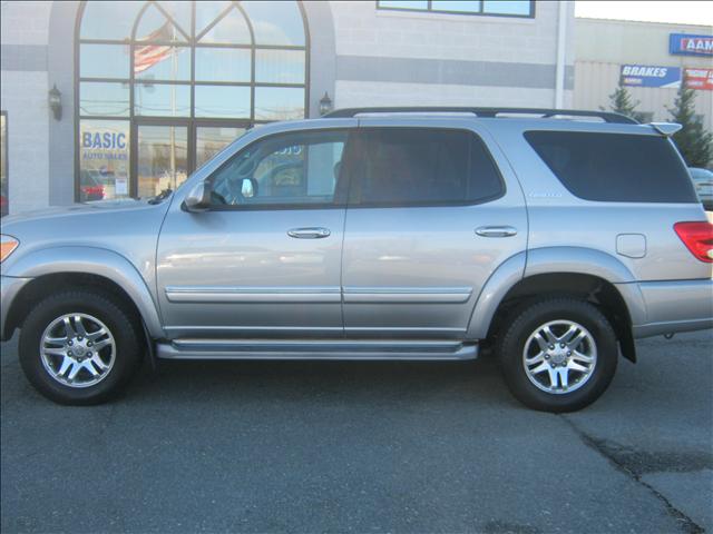 Toyota Sequoia 2005 photo 1