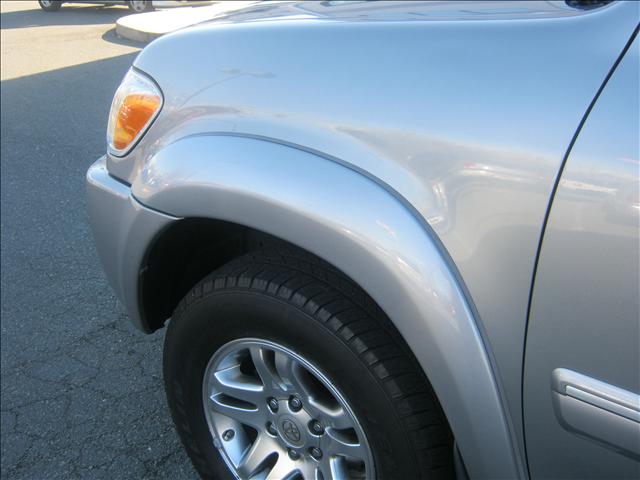 Toyota Sequoia 2005 photo 3