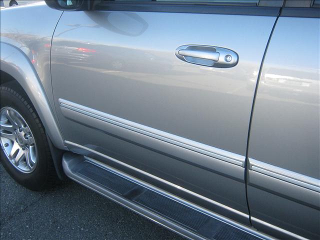 Toyota Sequoia 2005 photo 4