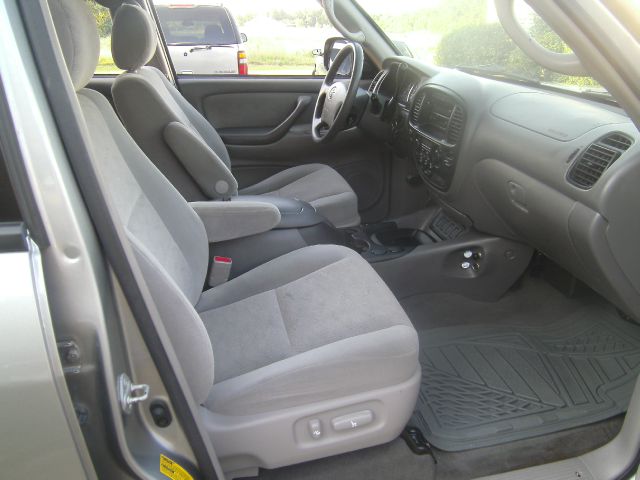 Toyota Sequoia 2005 photo 2