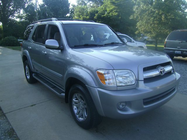 Toyota Sequoia 2005 photo 3