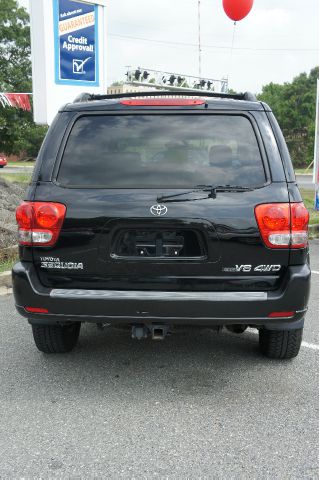 Toyota Sequoia 2005 photo 4