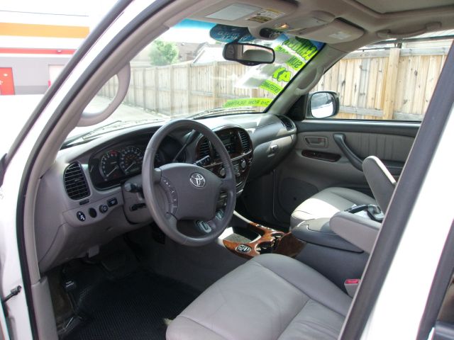 Toyota Sequoia 2005 photo 10