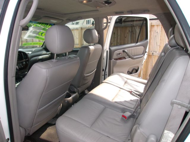 Toyota Sequoia 2005 photo 11