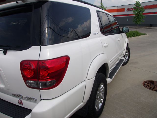 Toyota Sequoia 2005 photo 12