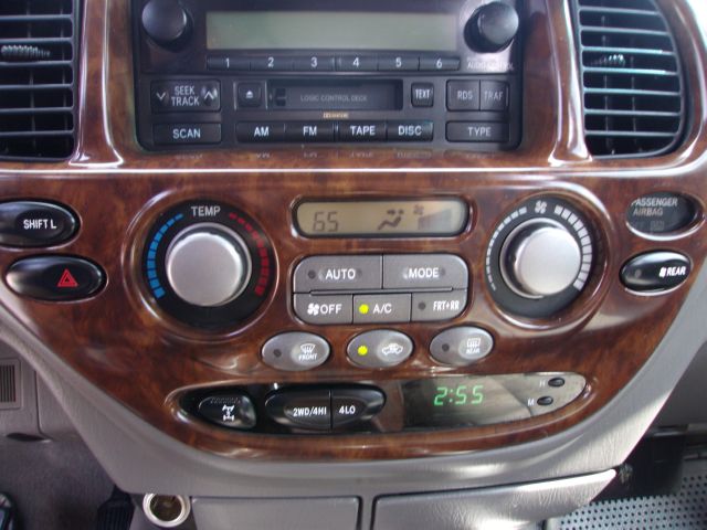 Toyota Sequoia 2005 photo 15