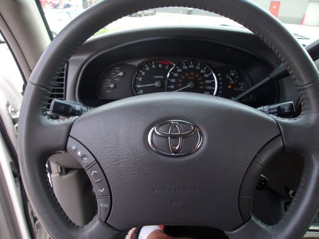 Toyota Sequoia 2005 photo 16