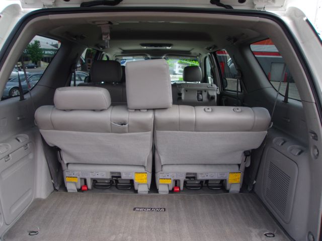 Toyota Sequoia 2005 photo 20