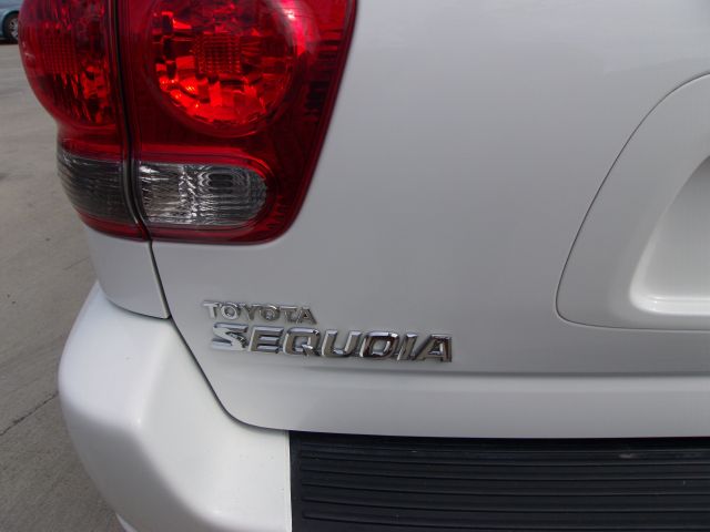 Toyota Sequoia 2005 photo 23