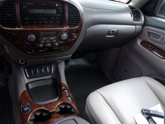 Toyota Sequoia 2005 photo 7