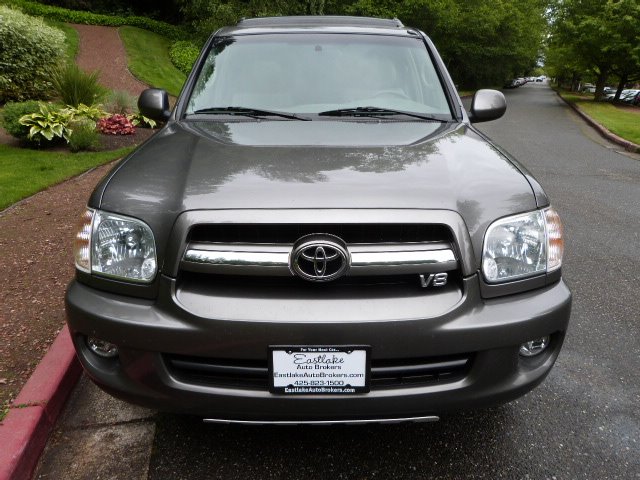 Toyota Sequoia 2005 photo 2