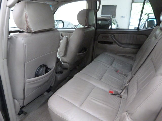 Toyota Sequoia 2005 photo 3