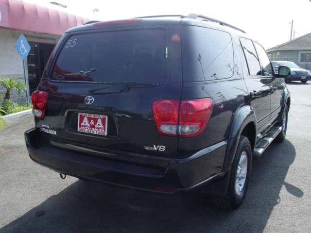 Toyota Sequoia 2005 photo 1