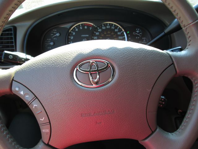 Toyota Sequoia 2005 photo 12