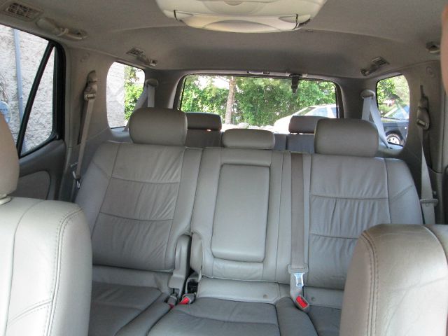 Toyota Sequoia 2005 photo 13