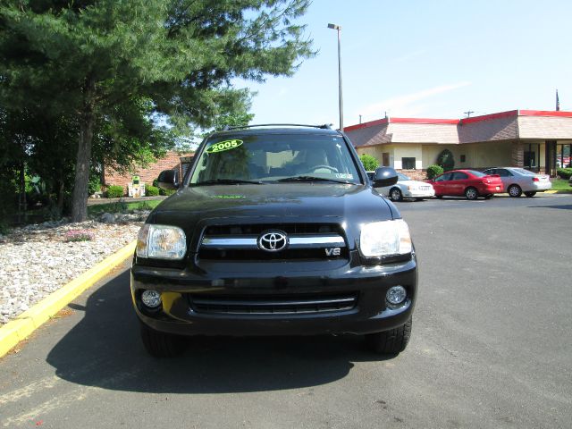 Toyota Sequoia 2005 photo 18