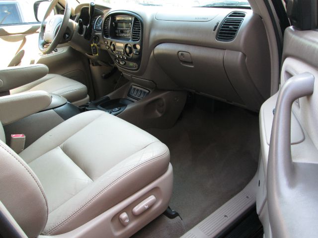 Toyota Sequoia 2005 photo 7