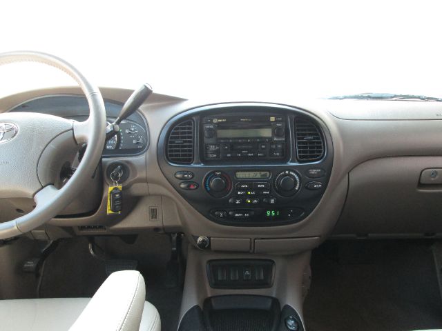 Toyota Sequoia 2005 photo 9