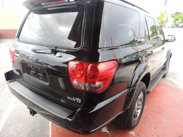 Toyota Sequoia 2005 photo 1