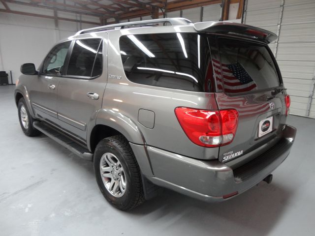 Toyota Sequoia 2005 photo 1