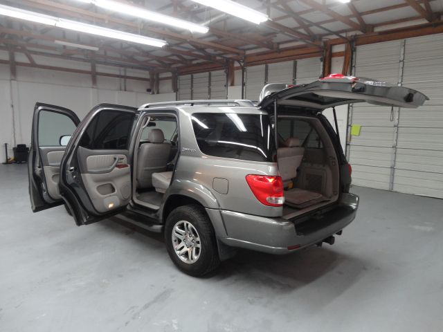 Toyota Sequoia 2005 photo 10