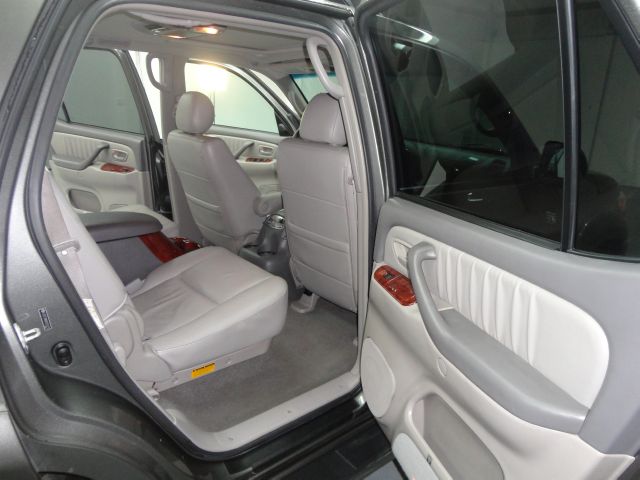 Toyota Sequoia 2005 photo 14