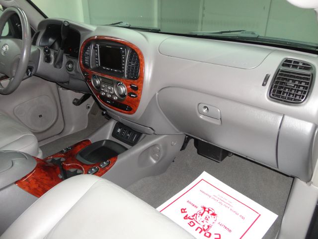 Toyota Sequoia 2005 photo 37