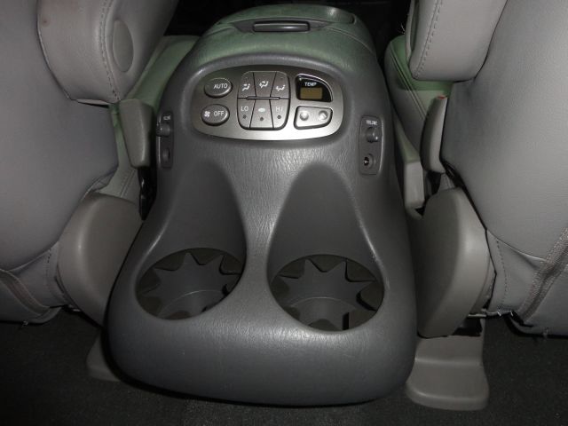 Toyota Sequoia 2005 photo 38