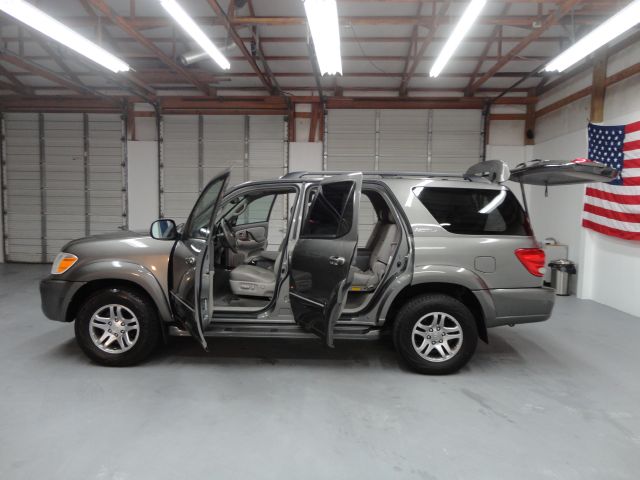 Toyota Sequoia 2005 photo 4