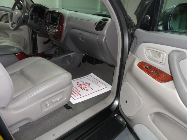 Toyota Sequoia 2005 photo 42