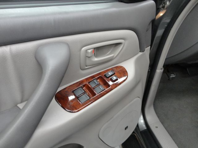 Toyota Sequoia 2005 photo 46