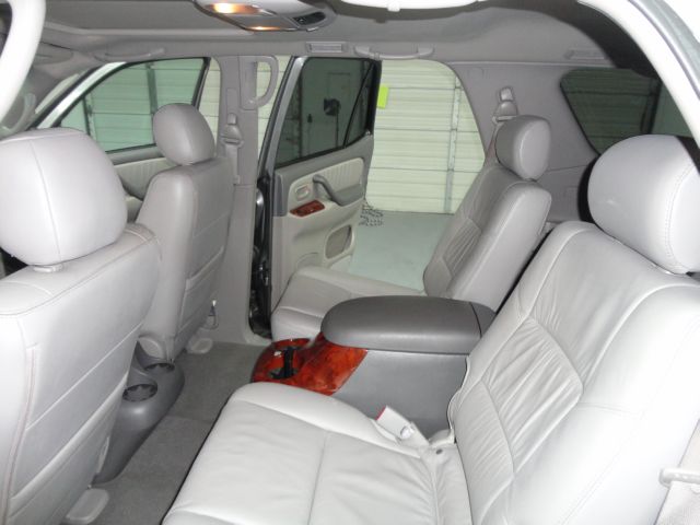 Toyota Sequoia 2005 photo 56