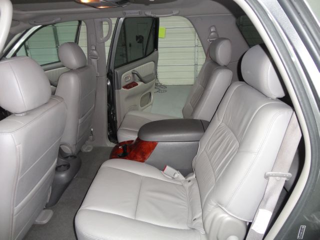 Toyota Sequoia 2005 photo 6