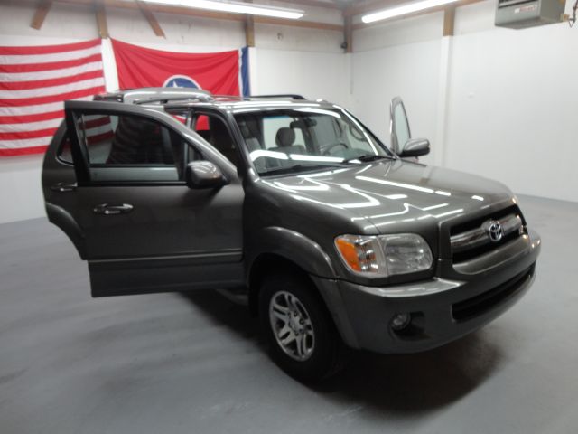 Toyota Sequoia 2005 photo 7