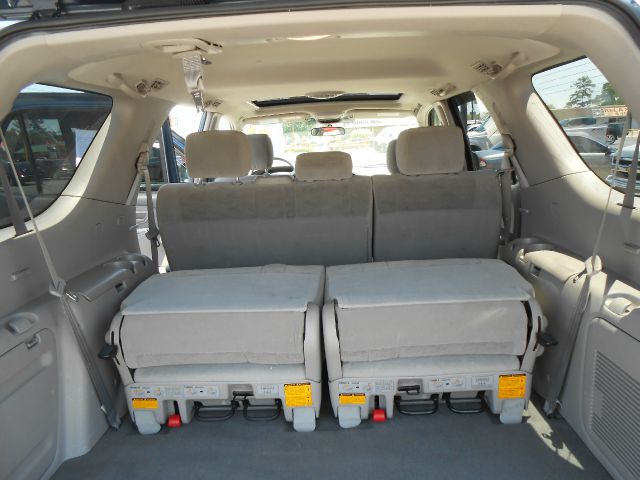 Toyota Sequoia 2005 photo 10