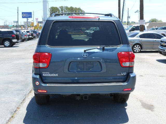 Toyota Sequoia 2005 photo 4