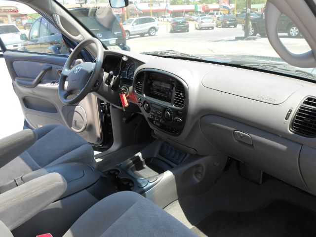 Toyota Sequoia 2005 photo 9