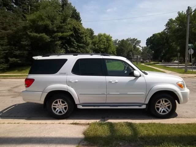 Toyota Sequoia 2005 photo 2