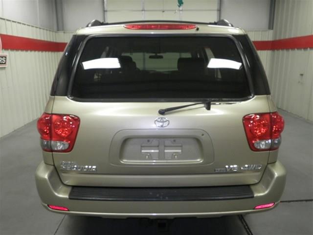 Toyota Sequoia 2005 photo 3