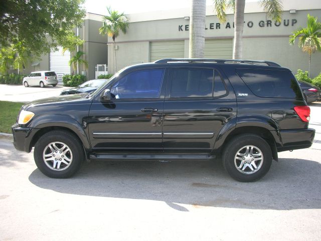 Toyota Sequoia 2005 photo 2