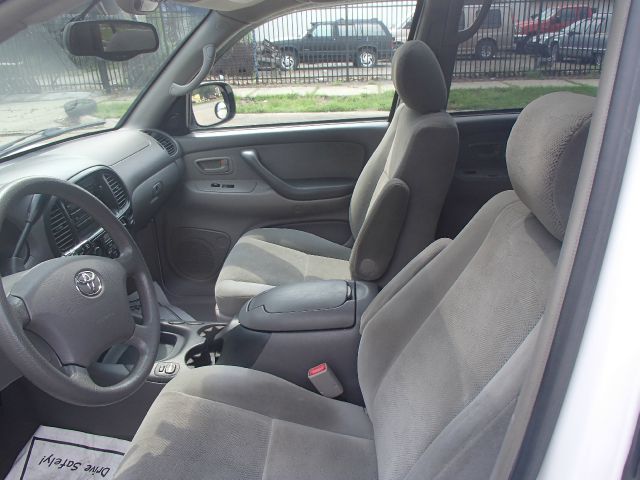 Toyota Sequoia 2005 photo 1