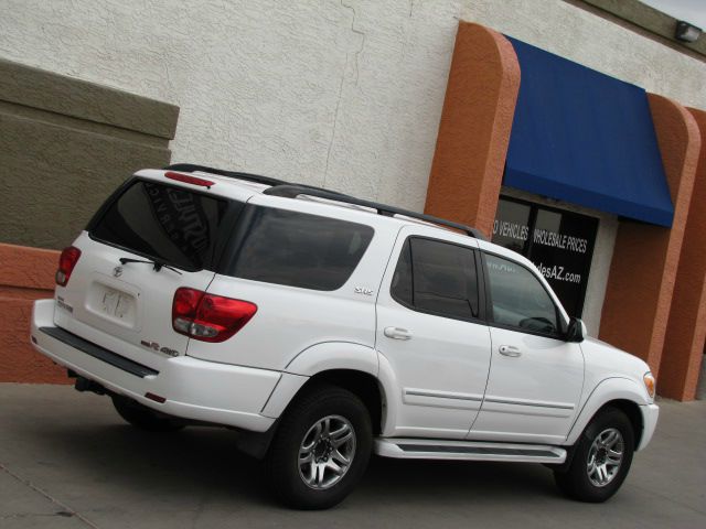 Toyota Sequoia 2005 photo 1