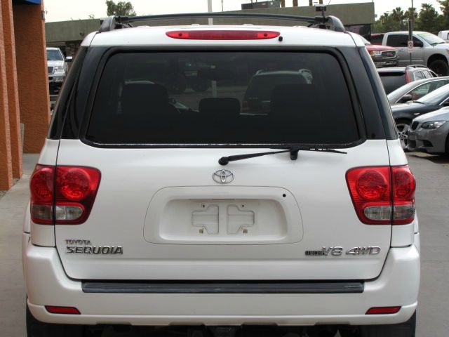 Toyota Sequoia 2005 photo 2