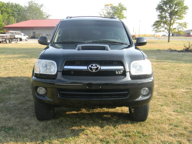 Toyota Sequoia 2005 photo 2