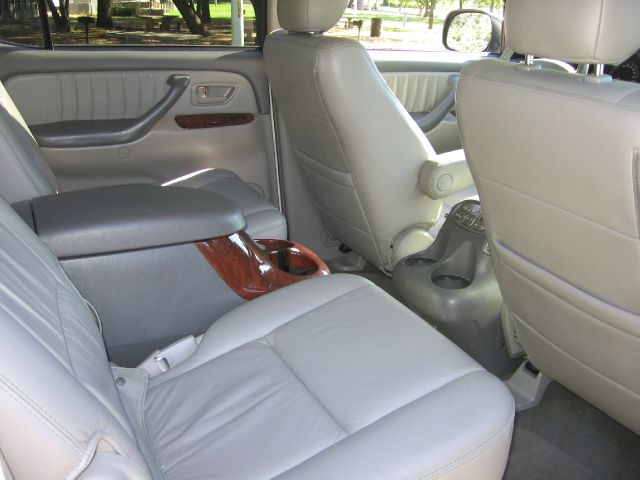 Toyota Sequoia 2005 photo 3