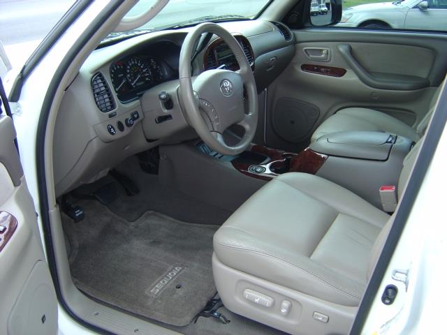 Toyota Sequoia 2006 photo 11