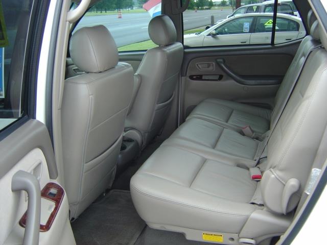 Toyota Sequoia 2006 photo 2